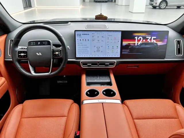 Li Auto L7 — Фото автомобиля 9