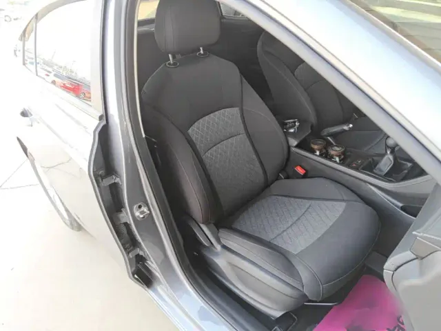 Roewe i5 — Фото автомобиля 24