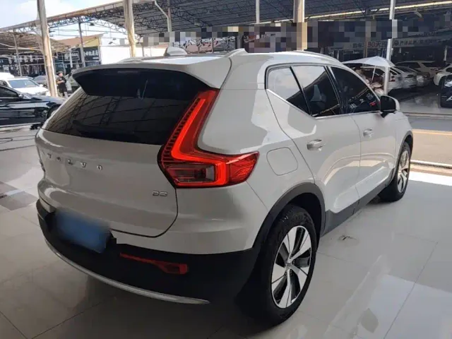 Volvo XC40 — Фото автомобиля 6