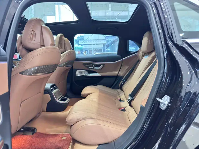 Mercedes-Benz E-Class — Фото автомобиля 6