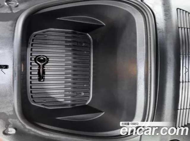 Tesla Model Y — Фото автомобиля 10