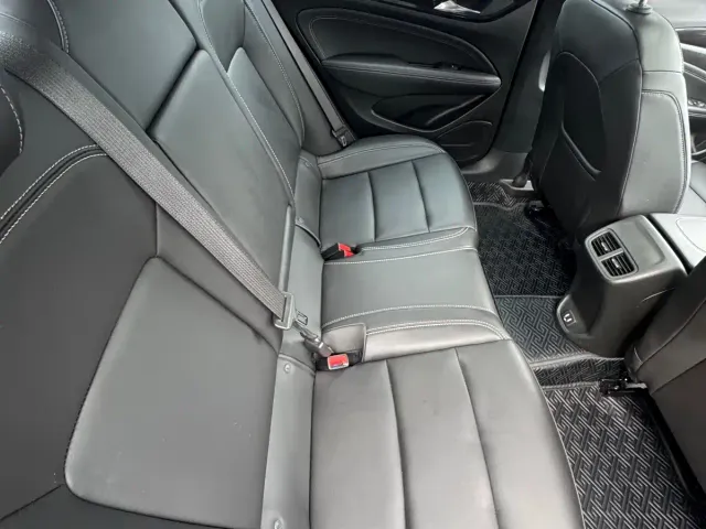 Buick Regal — Фото автомобиля 11