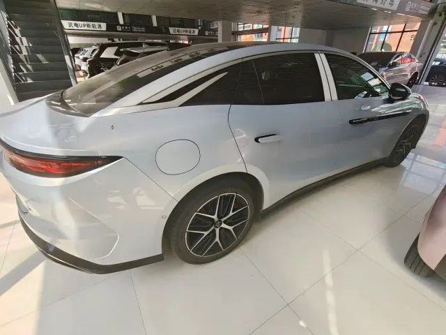 BYD Han L — Фото автомобиля 10