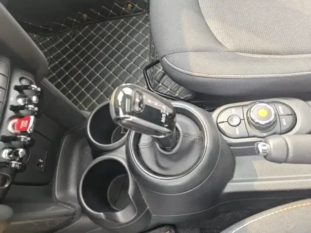MINI Hatch — Фото автомобиля 16
