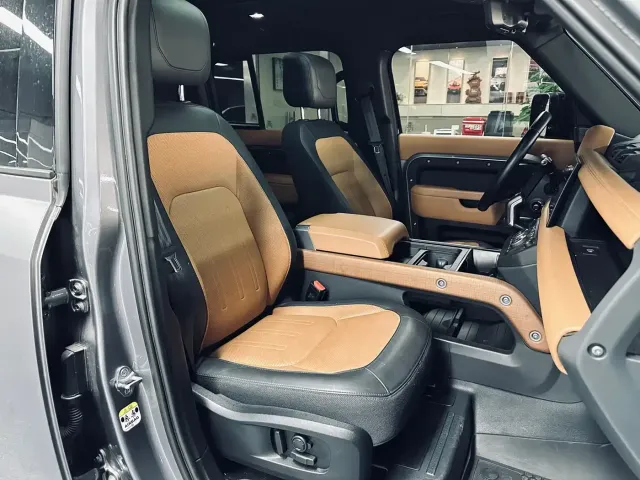 Land Rover Defender — Фото автомобиля 14