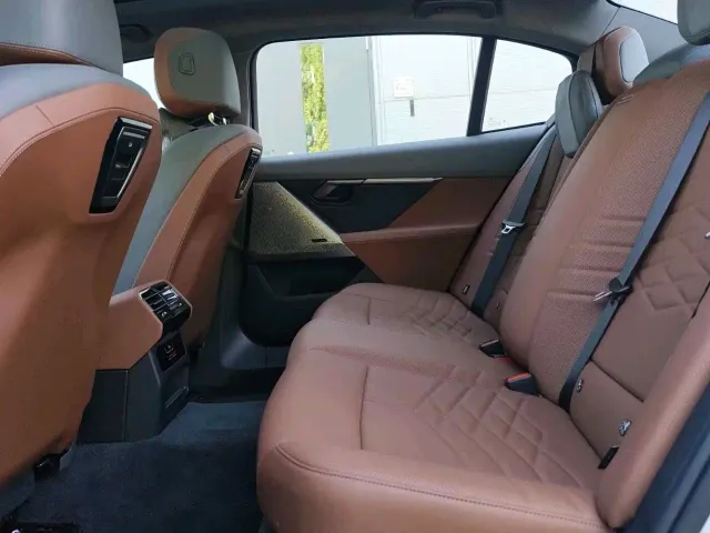 BMW i5 — Фото автомобиля 11