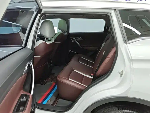 Geely Boyue — Фото автомобиля 11