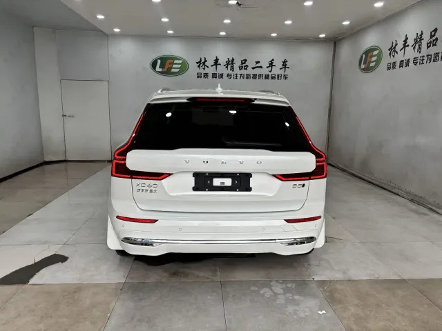 Volvo XC60 — Фото автомобиля 7