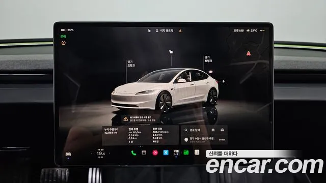 Tesla Model 3 — Фото автомобиля 11