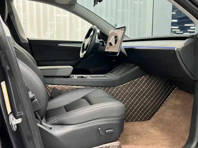 Tesla Model Y — Фото автомобиля 6
