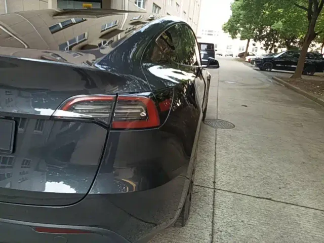 Tesla Model Y — Фото автомобиля 7