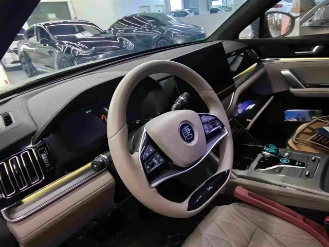 BYD Tang — Фото автомобиля 6