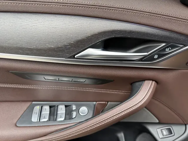 BMW 5 Series — Фото автомобиля 18