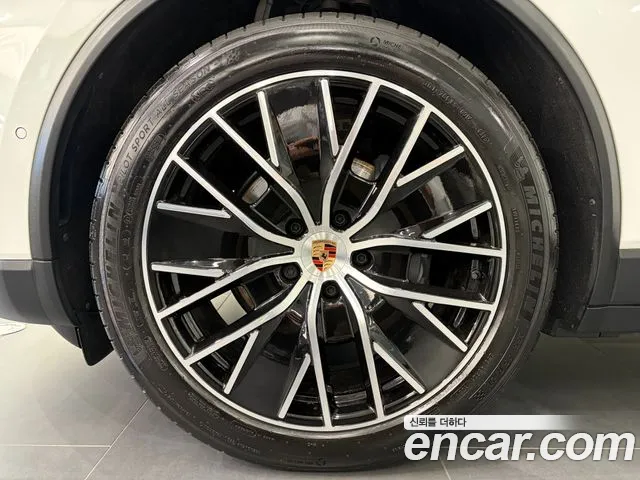 Porsche Macan — Фото автомобиля 5