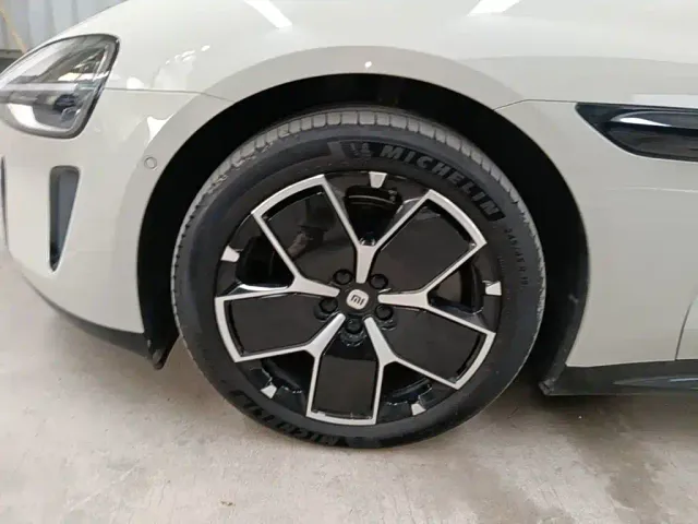 Xiaomi SU7 — Фото автомобиля 22