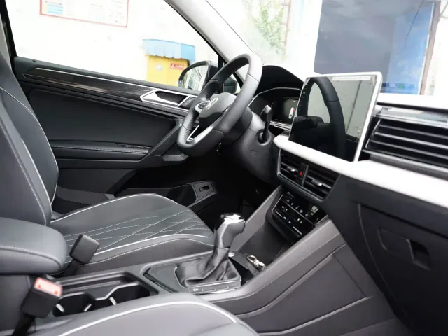 Volkswagen Tiguan L — Фото автомобиля 14