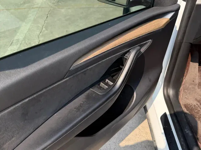 Tesla Model Y — Фото автомобиля 7
