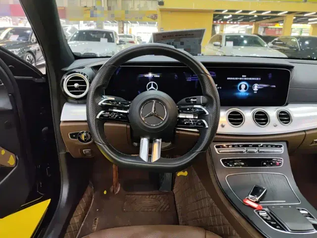 Mercedes-Benz E-Class — Фото автомобиля 2