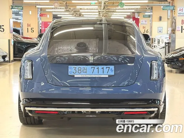 Rolls-Royce Spectre — Фото автомобиля 4