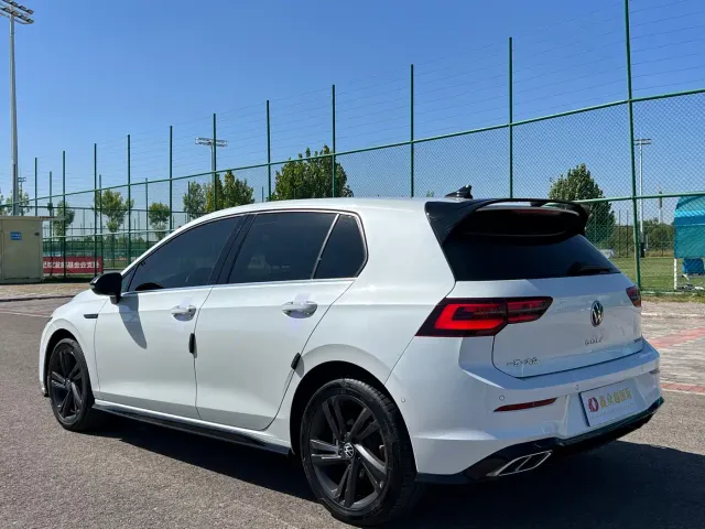 Volkswagen Golf — Фото автомобиля 4