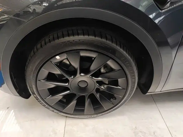 Tesla Model Y — Фото автомобиля 22