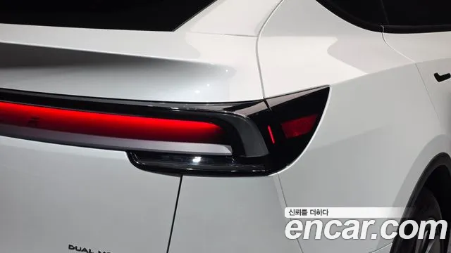 Tesla Model Y — Фото автомобиля 8