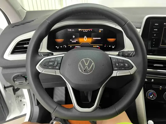 Volkswagen T-Roc — Фото автомобиля 11