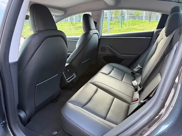 Tesla Model 3 — Фото автомобиля 6