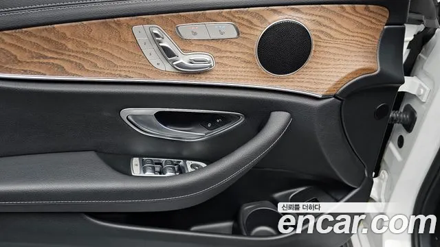Mercedes-Benz E-Class — Фото автомобиля 15