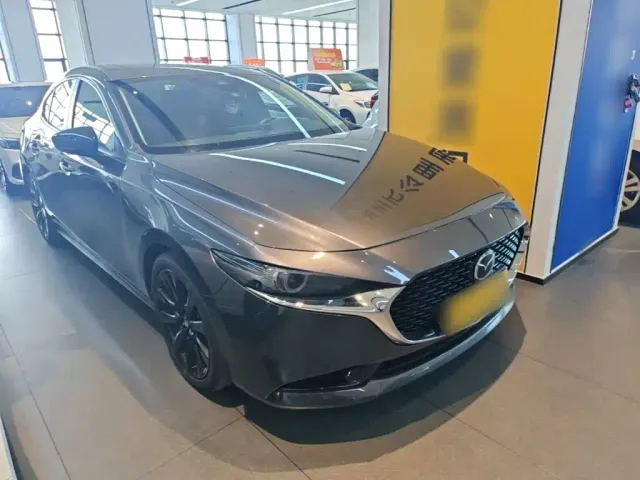 Mazda Axela — Фото автомобиля 3