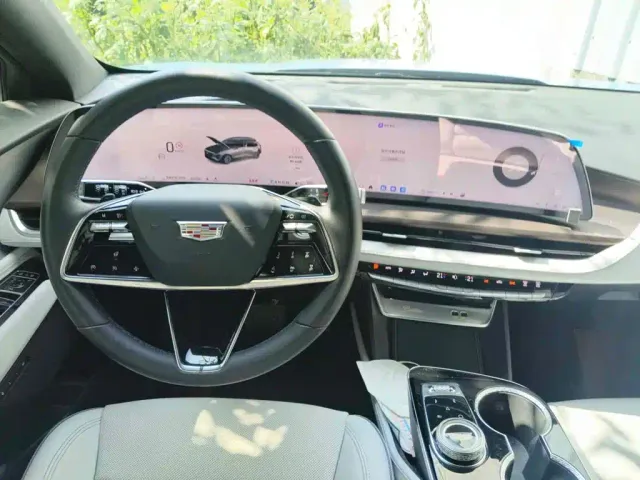 Cadillac GT4 — Фото автомобиля 12
