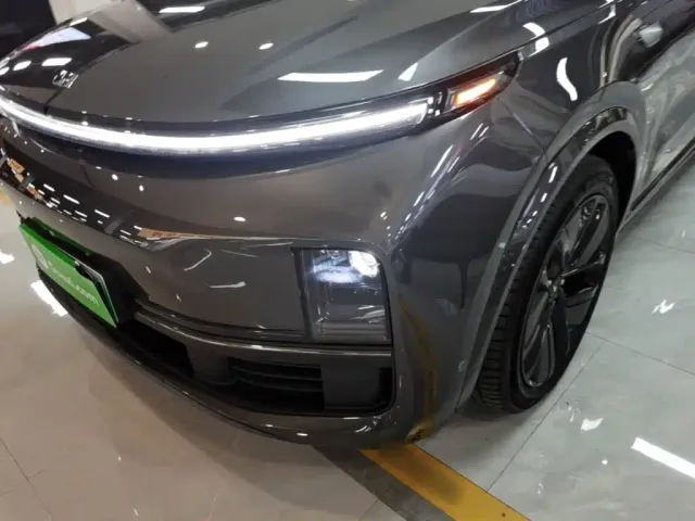 Li Auto L9 — Фото автомобиля 23