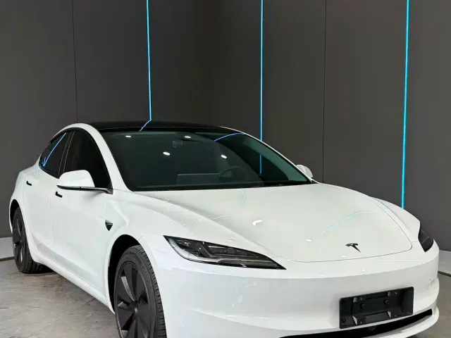 Tesla Model 3 — Фото автомобиля 3