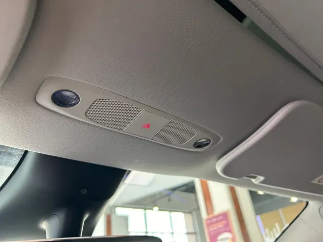 Tesla Model Y — Фото автомобиля 16