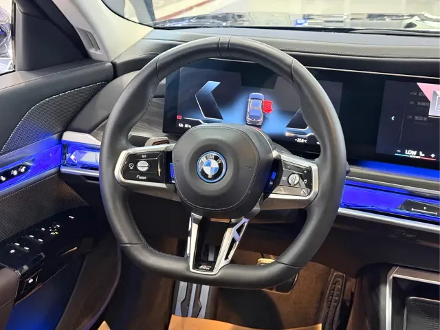 BMW i7 — Фото автомобиля 5