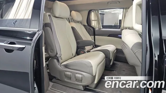 Kia Carnival Generation 4 — Фото автомобиля 11