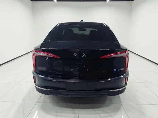 Hongqi E-QM5 — Фото автомобиля 5