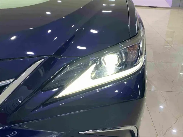 Lexus ES — Фото автомобиля 4