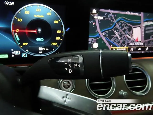 Mercedes-Benz E-Class — Фото автомобиля 17