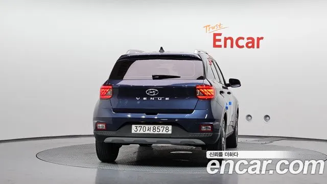 Hyundai Venue — Фото автомобиля 3