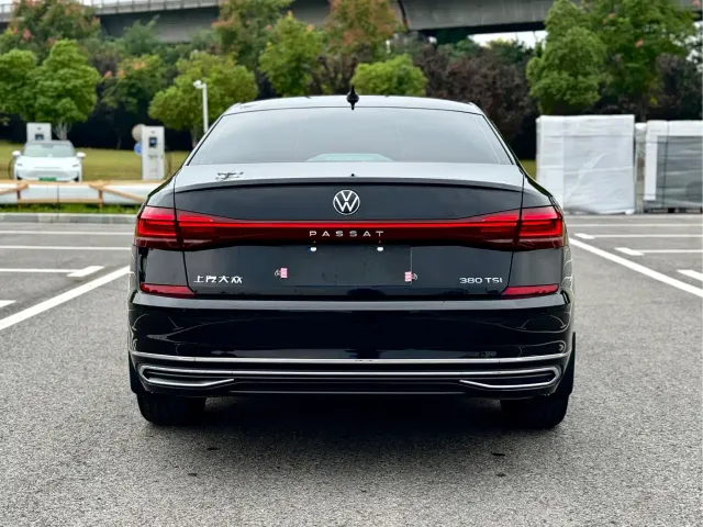 Volkswagen Passat — Фото автомобиля 5