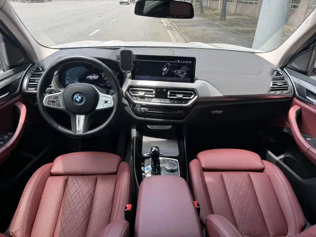 BMW iX3 — Фото автомобиля 7