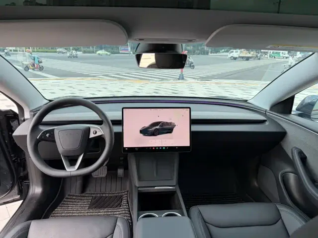 Tesla Model 3 — Фото автомобиля 7