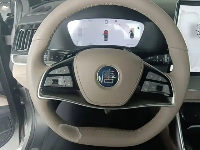 BYD Tang — Фото автомобиля 10