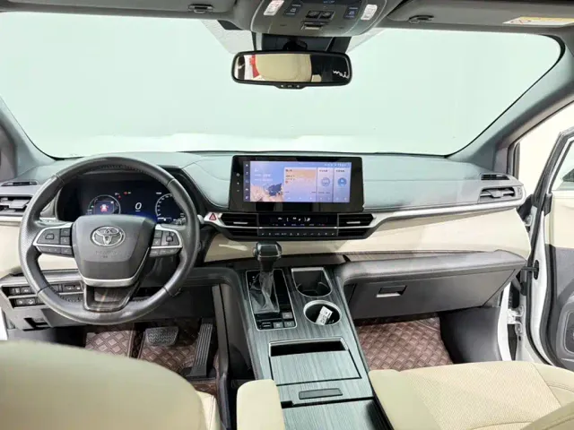 Toyota Sienna — Фото автомобиля 2