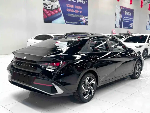 Hyundai Elantra — Фото автомобиля 4
