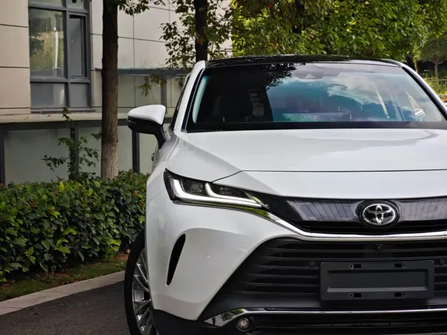 Toyota Harrier — Фото автомобиля 8