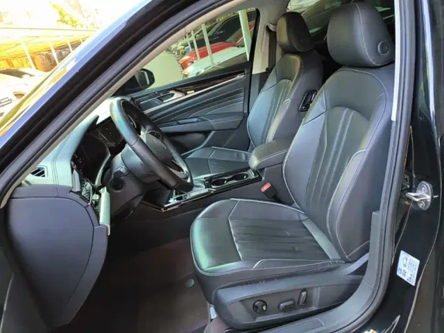 Volkswagen Passat — Фото автомобиля 14