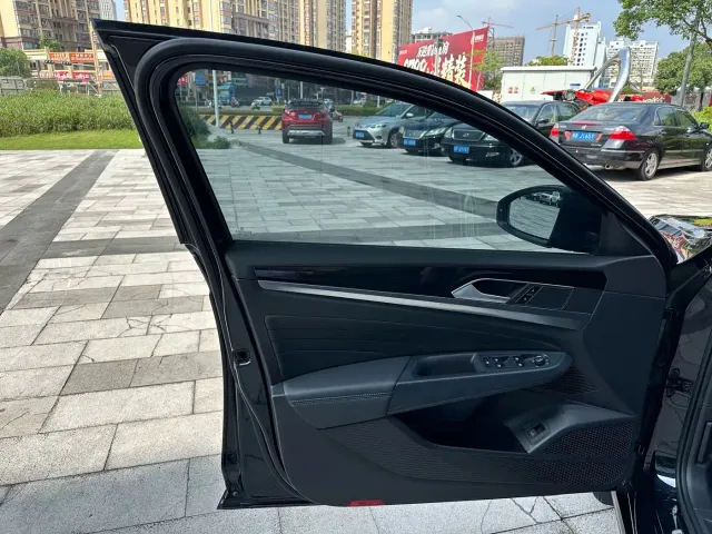 Volkswagen Passat — Фото автомобиля 9