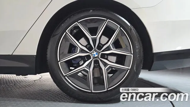 BMW 5 Series G60 — Фото автомобиля 20